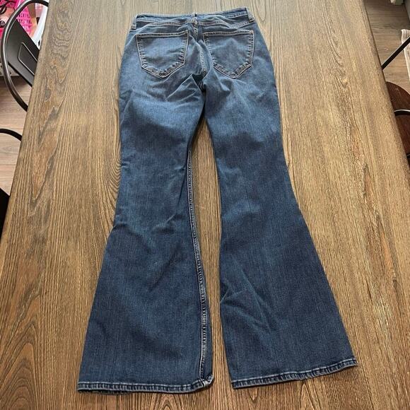Abercrombie & Fitch The Flare Ultra High Rise Jenas Medium Wash Blue Size 28/6R - Picture 11 of 11